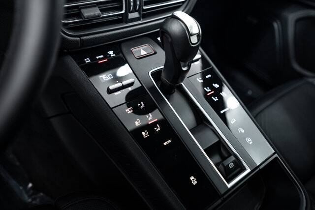 2023 Macan picture #15