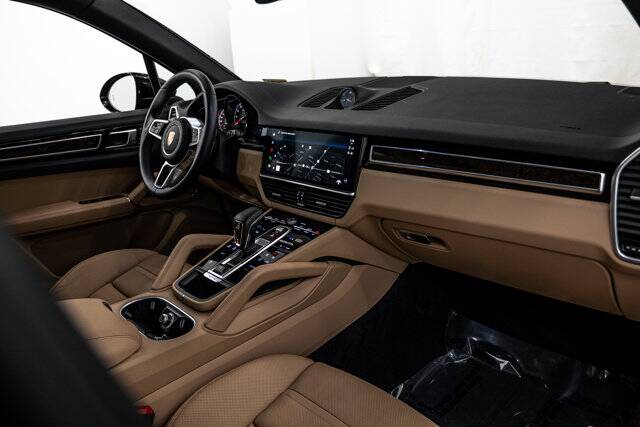 2023 Cayenne Platinum Edition picture #12