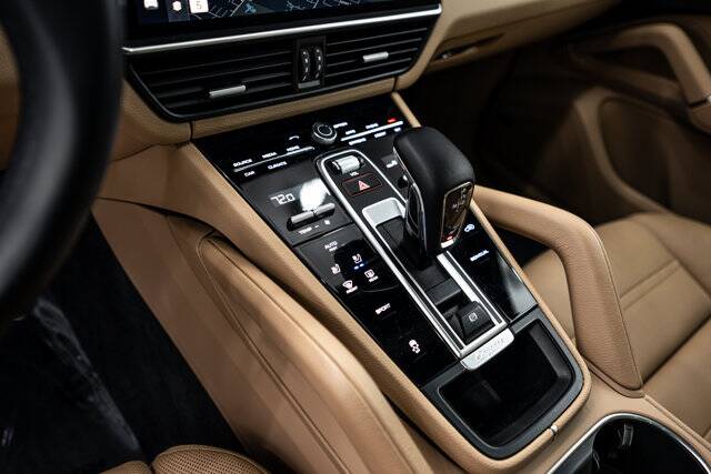 2023 Cayenne Platinum Edition picture #15