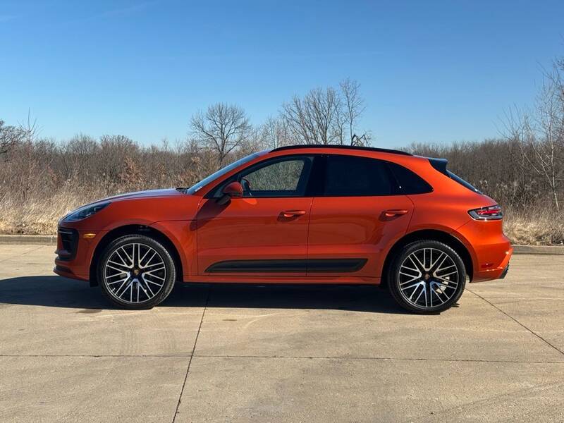 2025 Macan Premium Plus picture #2