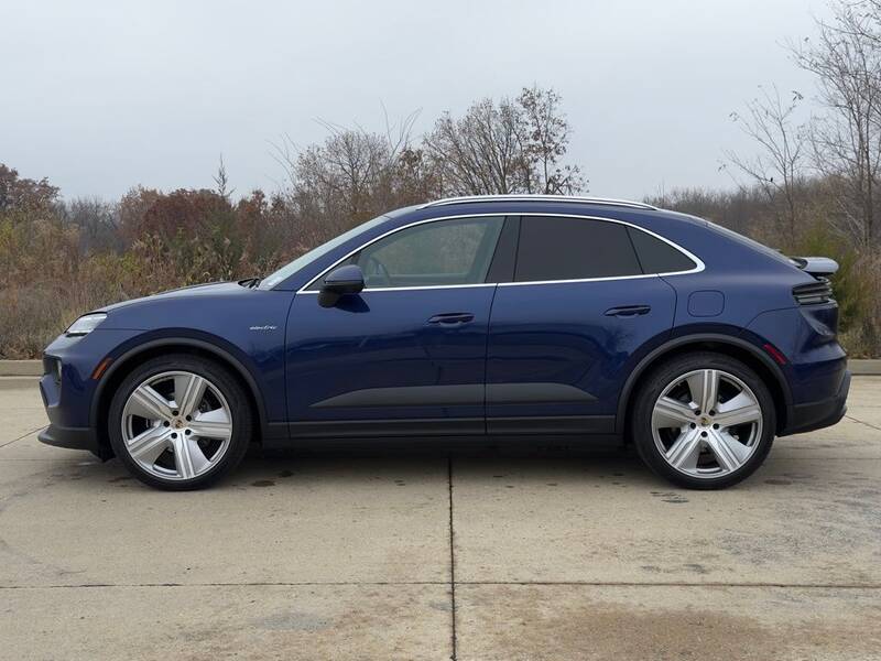 2024 Macan Electric 4 picture #2