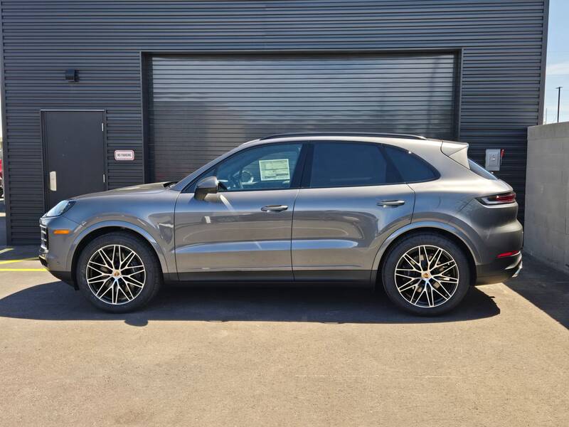2025 Cayenne picture #2