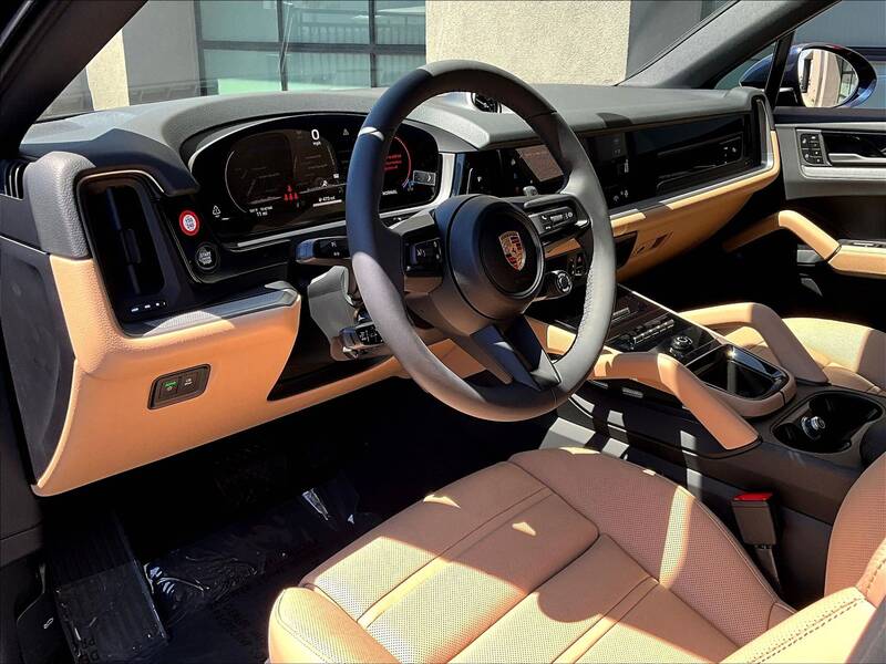 2025 Cayenne Coupe picture #4