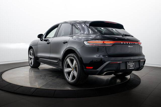 2025 Macan picture #3