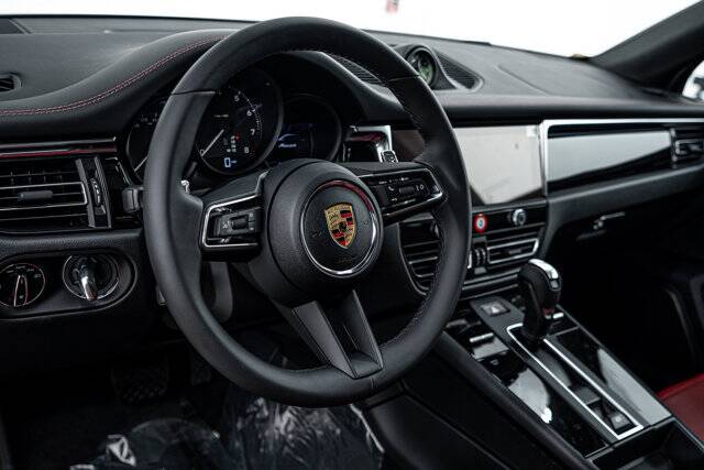 2025 Macan picture #12