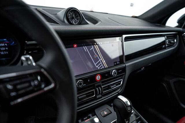 2025 Macan picture #14