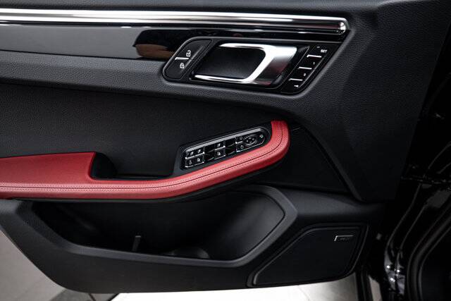 2025 Macan picture #15