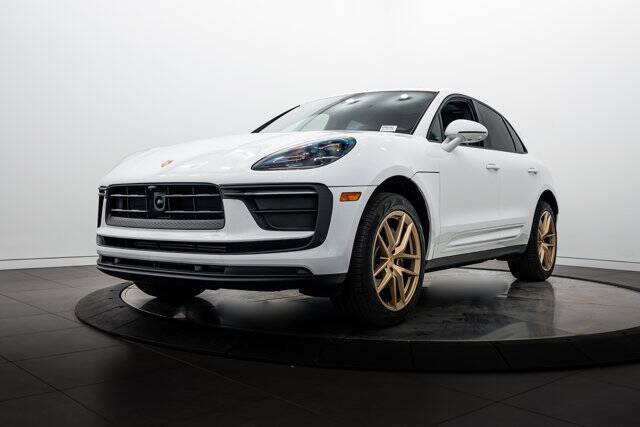 2025 Macan picture #1