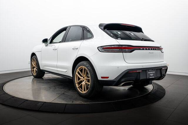 2025 Macan picture #3