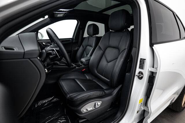 2025 Macan picture #5