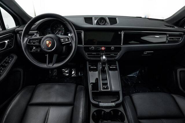 2025 Macan picture #12