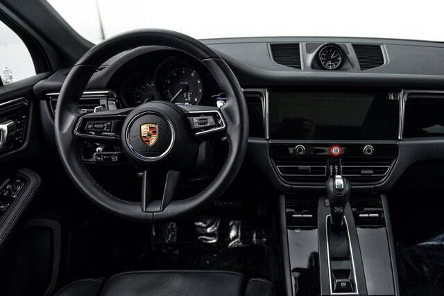 2025 Macan picture #13