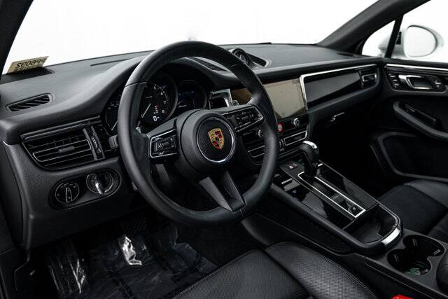 2025 Macan picture #15