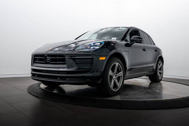 2025 Macan picture #1