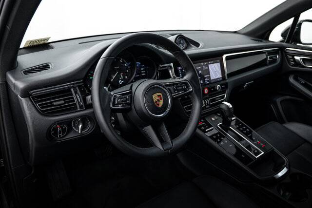 2025 Macan picture #13