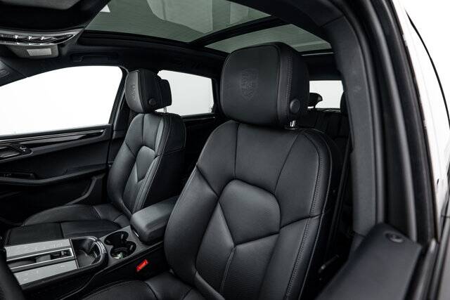 2025 Macan picture #15