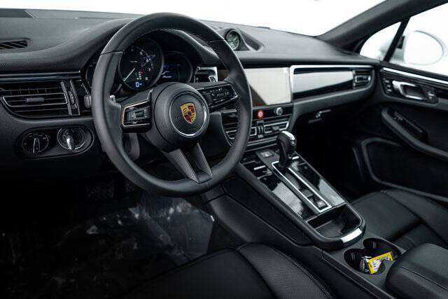 2026 Macan picture #4