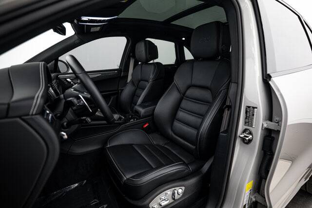 2025 Macan GTS picture #5
