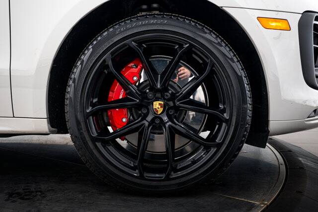 2025 Macan GTS picture #11
