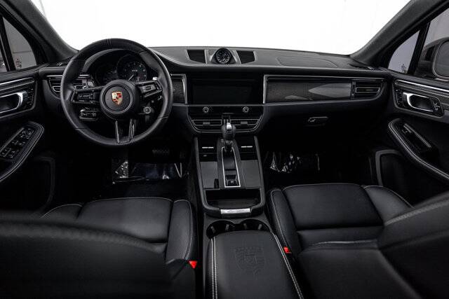 2025 Macan GTS picture #12