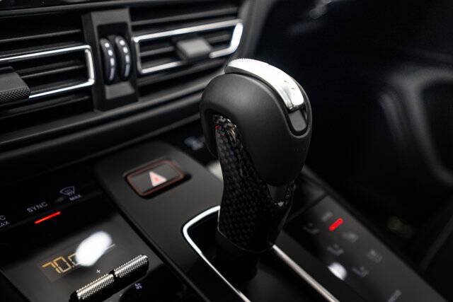 2025 Macan GTS picture #15