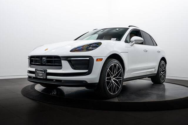 2023 Macan picture #1