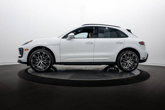 2023 Macan picture #2