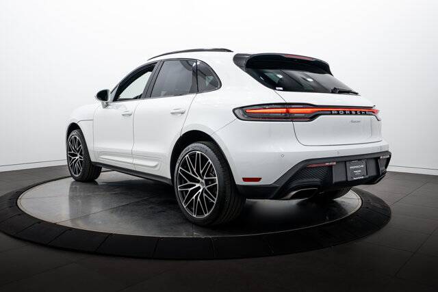 2023 Macan picture #3