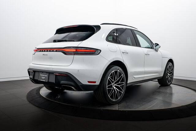 2023 Macan picture #7
