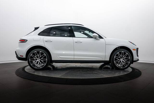 2023 Macan picture #8