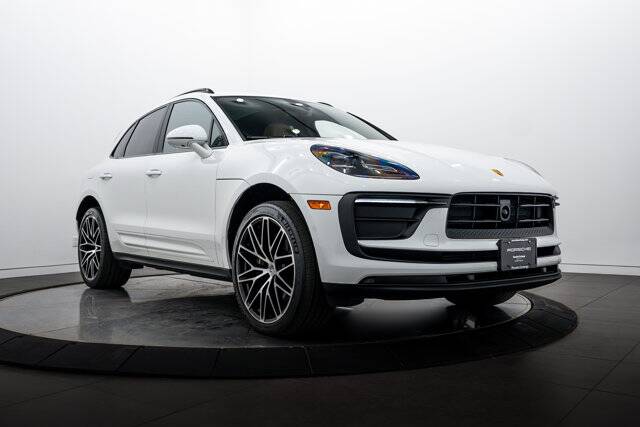 2023 Macan picture #9