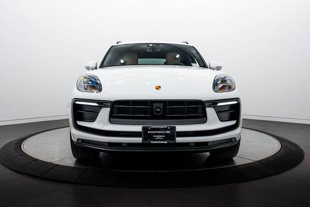 2023 Macan picture #10