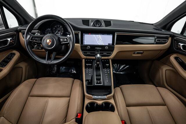 2023 Macan picture #12