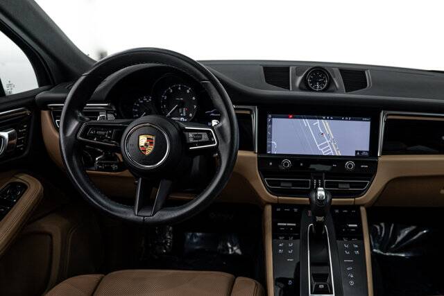 2023 Macan picture #13