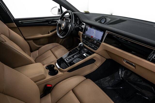 2023 Macan picture #14