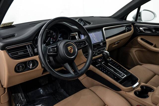 2023 Macan picture #15