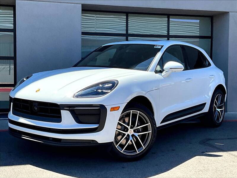 2025 Macan picture #1