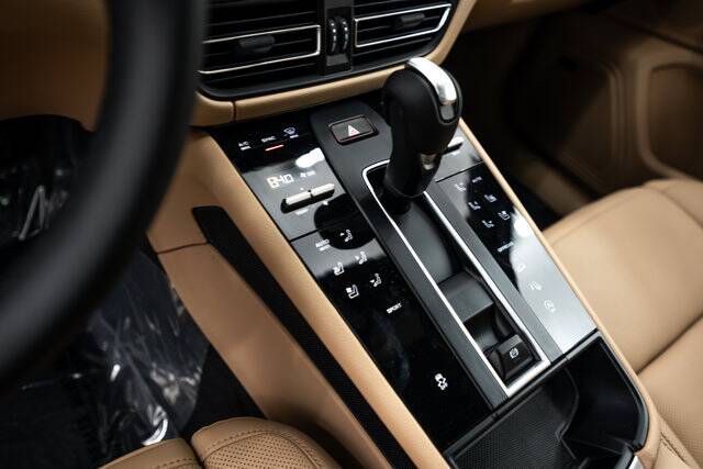 2026 Macan picture #13