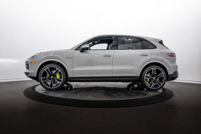 2023 Cayenne Platinum Edition E-Hybrid picture #2