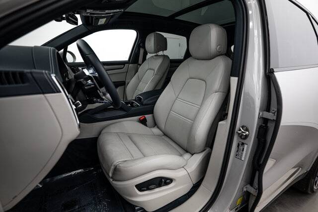 2023 Cayenne Platinum Edition E-Hybrid picture #5
