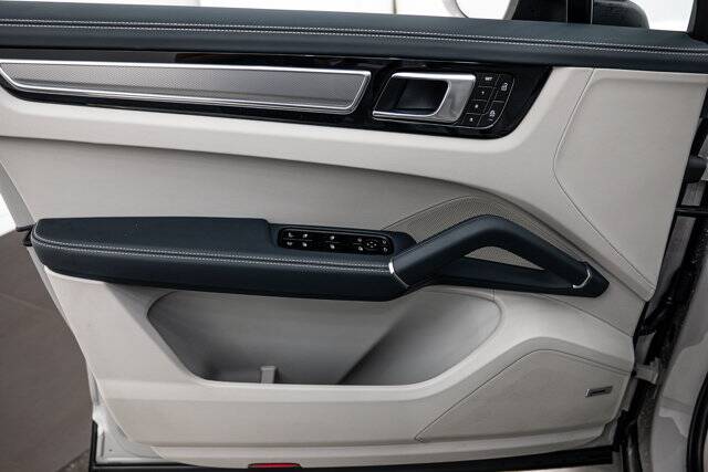 2023 Cayenne Platinum Edition E-Hybrid picture #15
