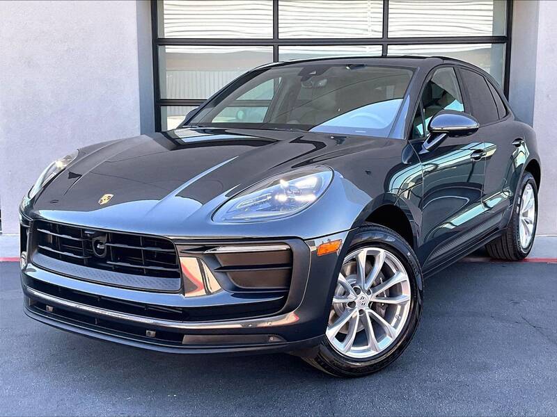 2023 Macan picture #1