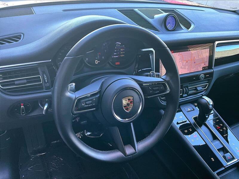2023 Macan picture #4