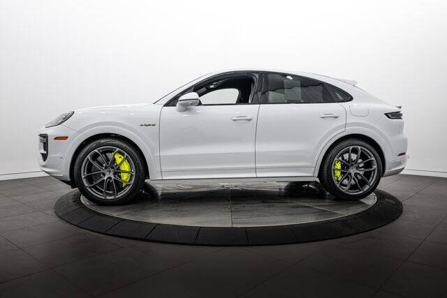 2025 Cayenne Turbo E-Hybrid picture #2