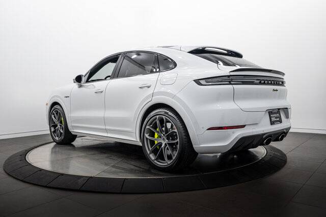 2025 Cayenne Turbo E-Hybrid picture #3