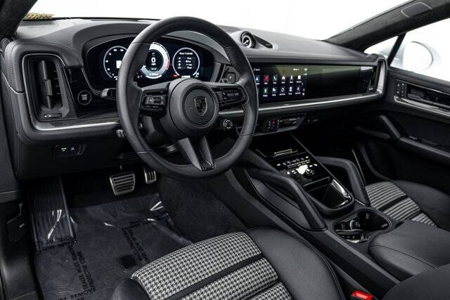 2025 Cayenne Turbo E-Hybrid picture #4