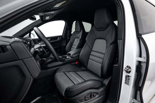 2025 Cayenne Turbo E-Hybrid picture #5
