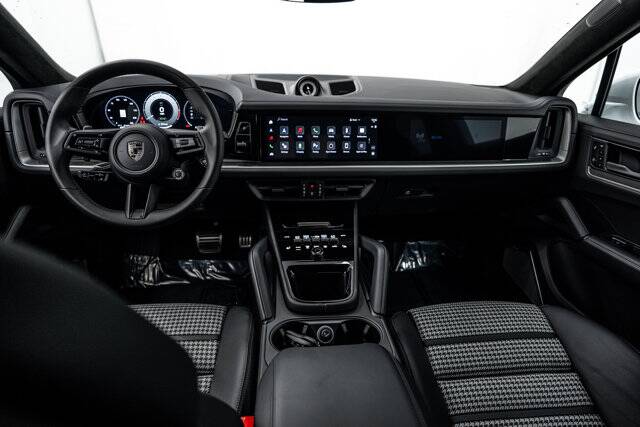 2025 Cayenne Turbo E-Hybrid picture #12