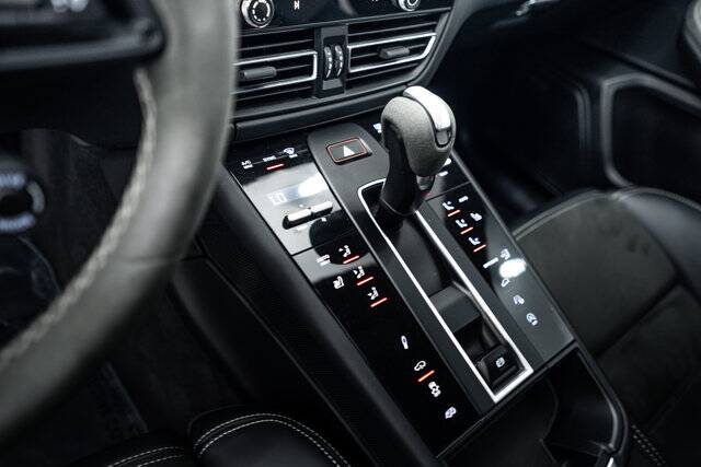 2024 Macan GTS picture #12