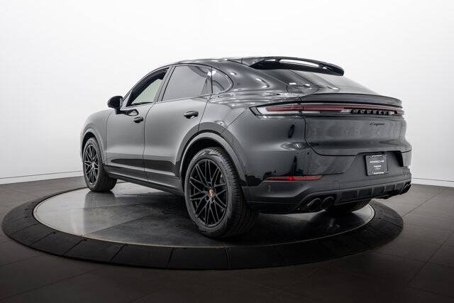 2025 Cayenne picture #3